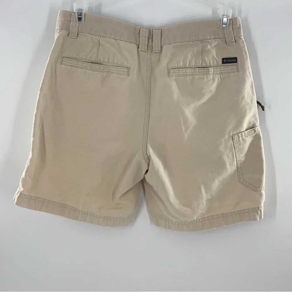 LOVE OF 3 PAIRS COLUMBIA SPORTSWEAR ARMY GREEN NAVY $ TAN SHORTS SIZE 32”